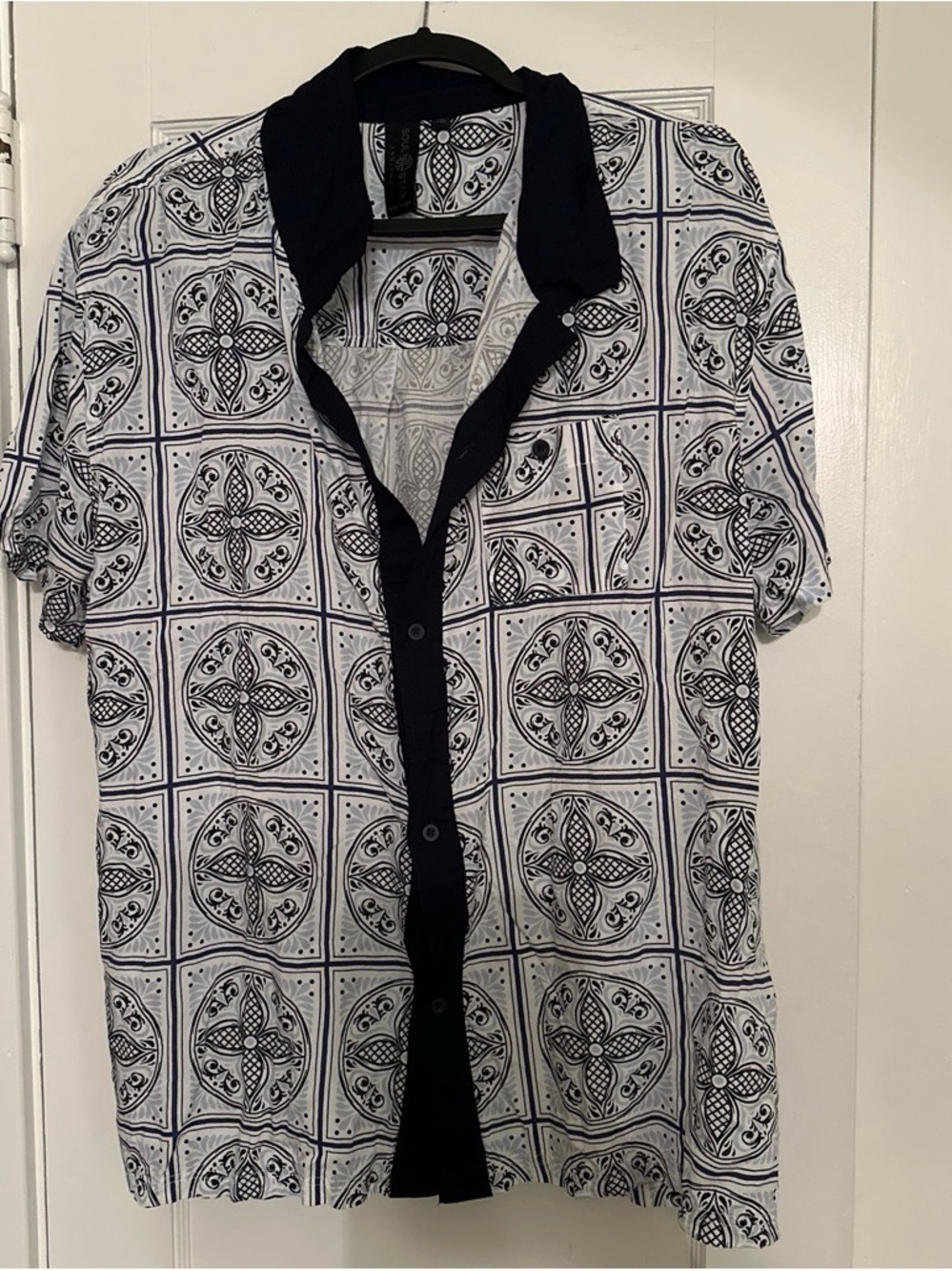Men's White & Navy Short-Sleeve Geometric Button-Down Shirt
